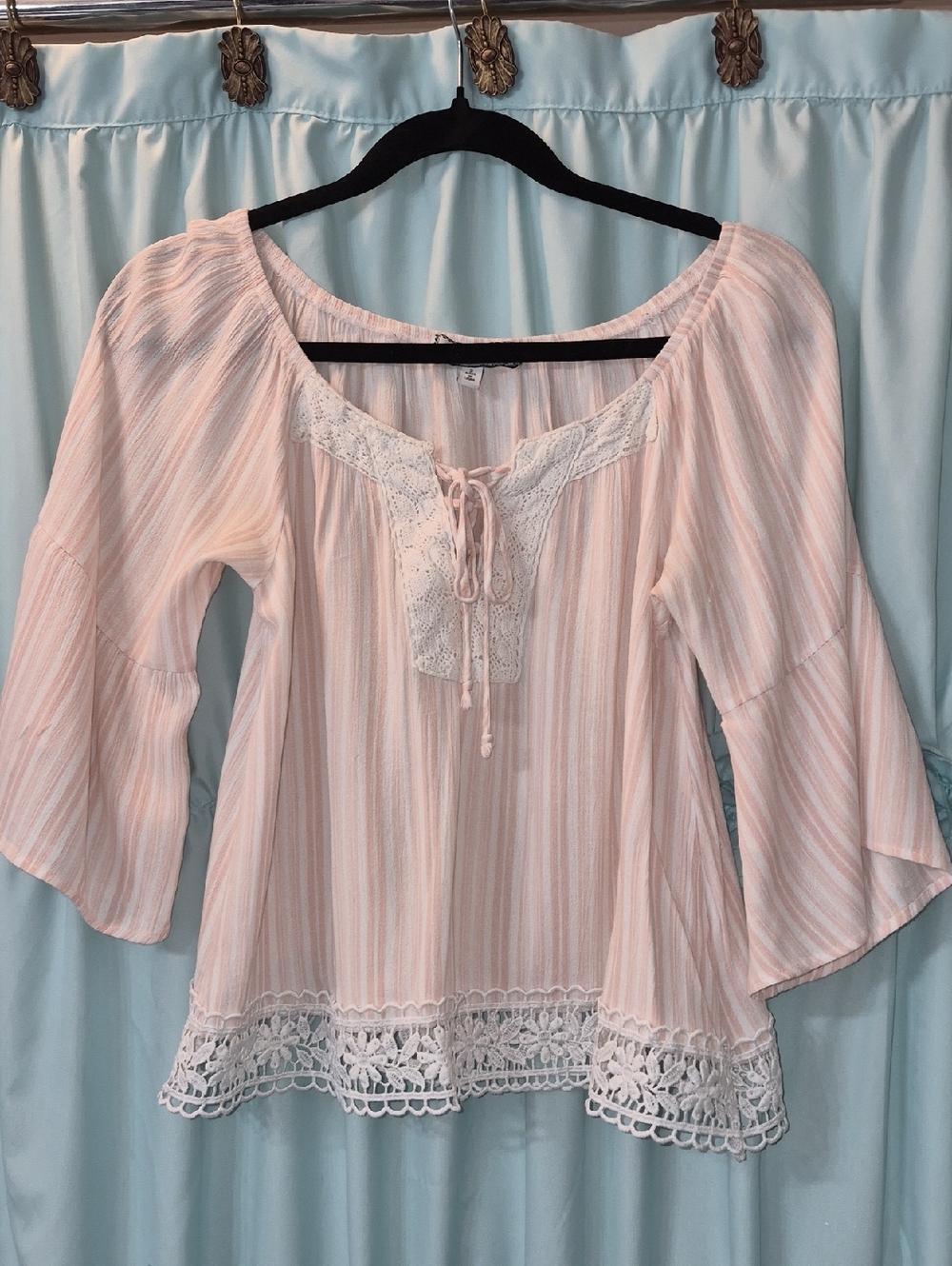 Crave Fame Almost Famous Lace Trim Flutter Sleeve Boho Top Blouse Sz S